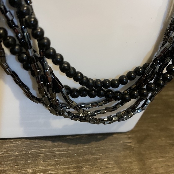 ♥️ Sale 3for$15! Vintage black beaded necklace with a spring clasp - Picture 3 of 4